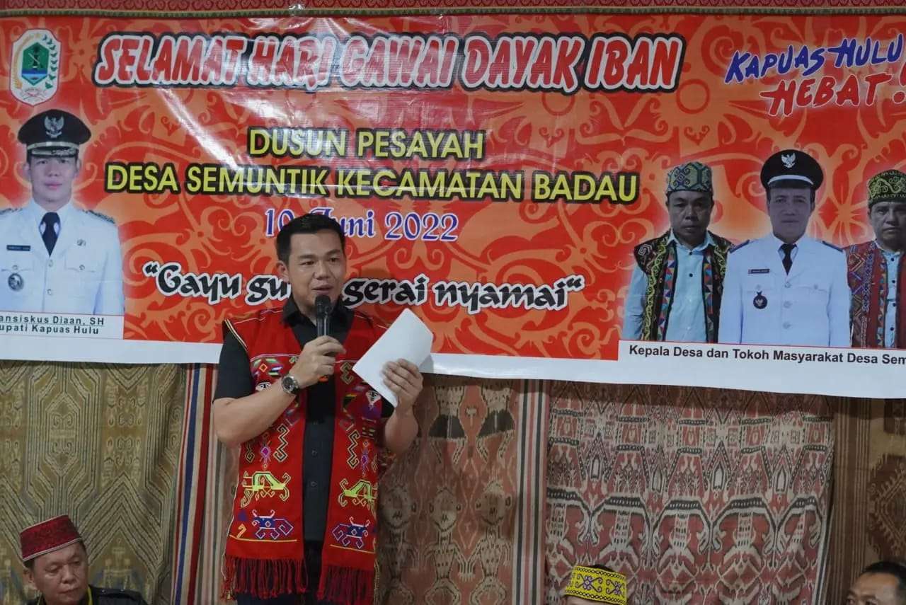 Bupati Kapuas Hulu Hadiri Gawai Dayak Sandau Ari Di Desa Semuntik